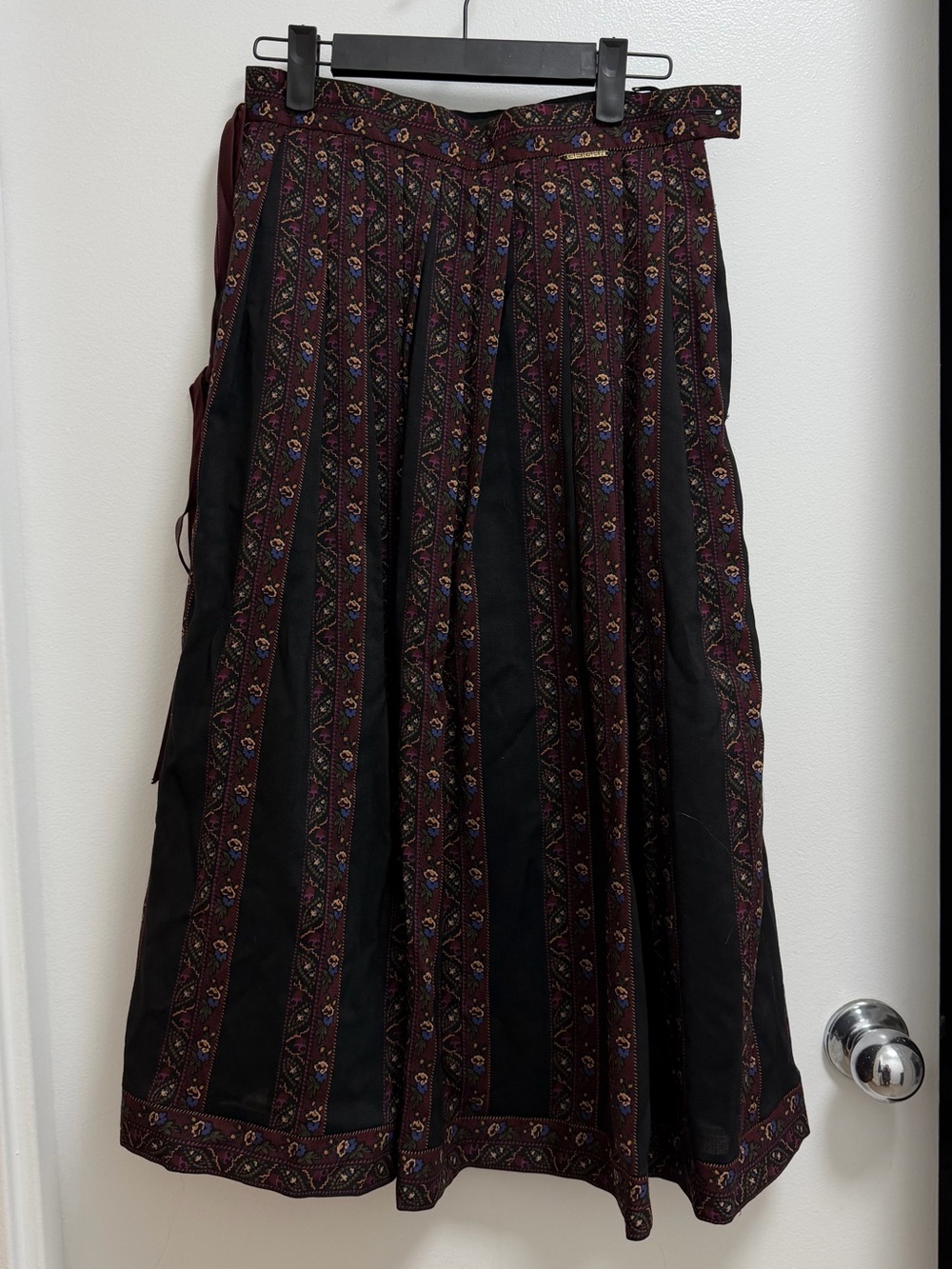 Geiger Austria Black & Burgundy Patterned A-Line Skirt pleated